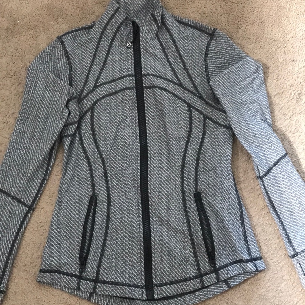 Lulu lemon Define jacket, grey and white, size 6!